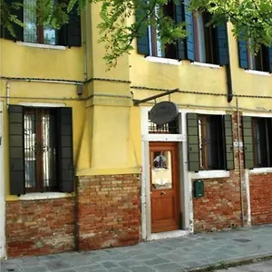 alloggi-marinella.hotelinveneto.com/